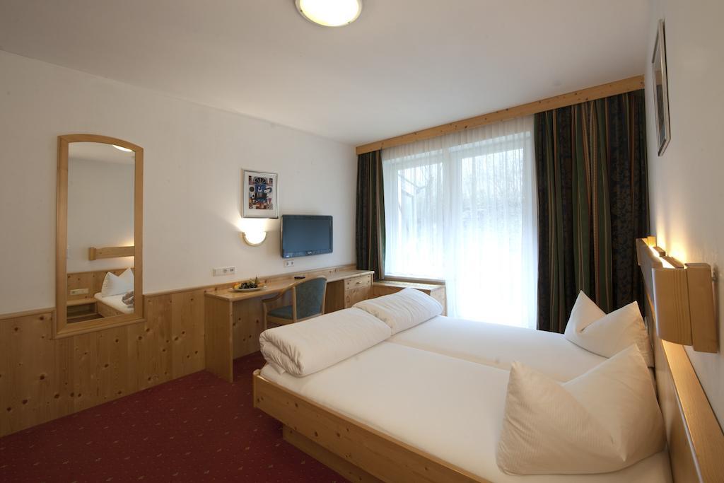 Hotel Bierwirt Innsbruck Rum bild