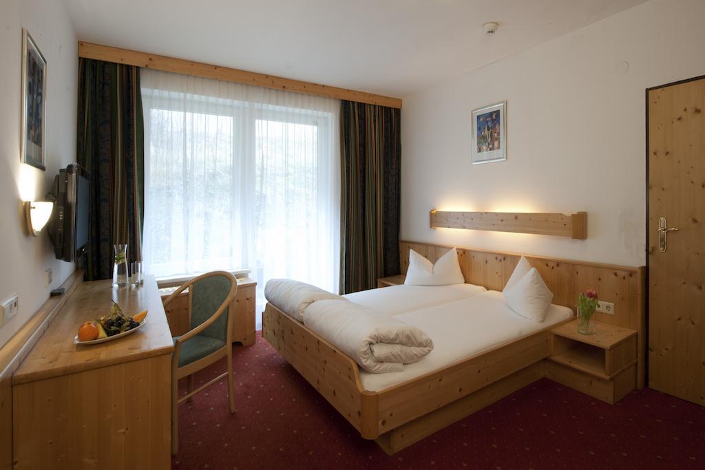 Hotel Bierwirt Innsbruck Rum bild